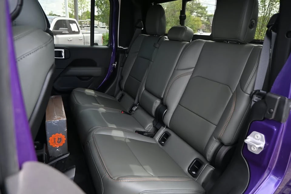 2026 Jeep JT Gladiator - Image 19 of 20