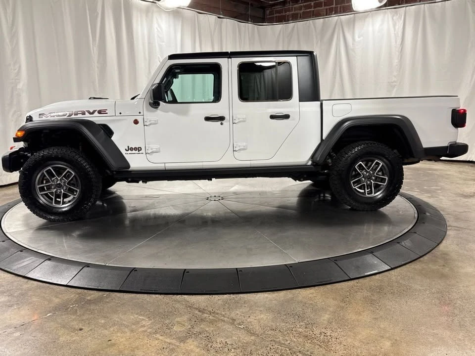 2026 Jeep JT Gladiator - Image 8 of 19