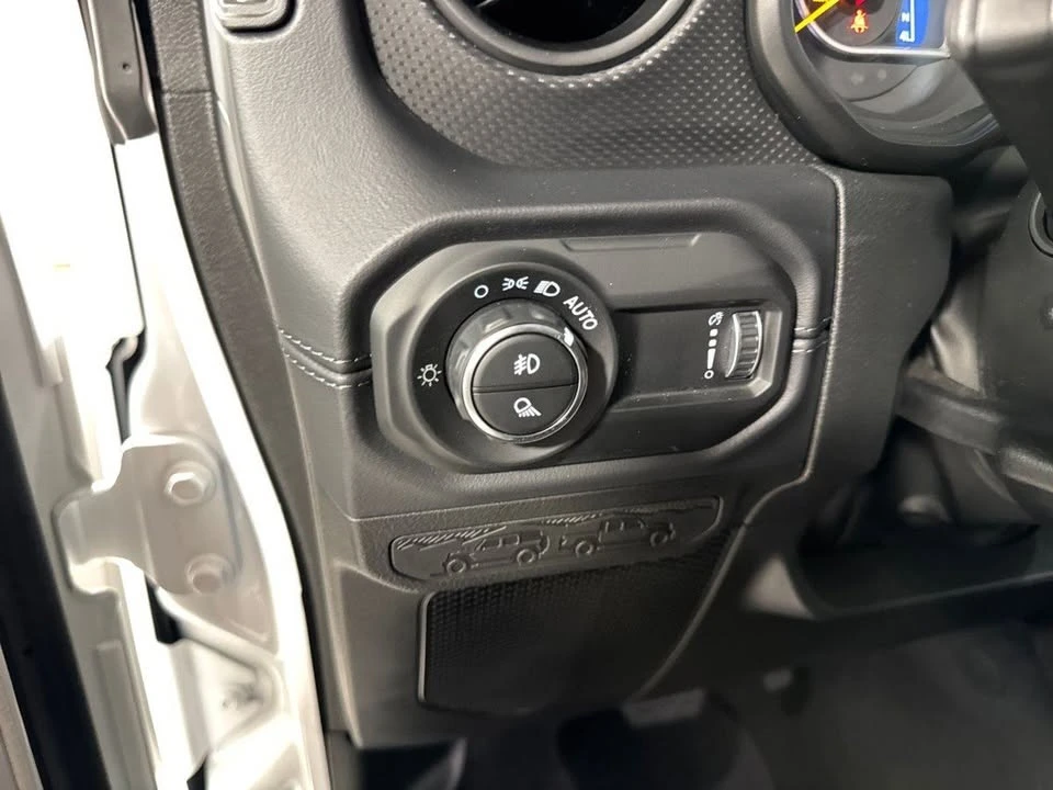 2026 Jeep JT Gladiator - Image 16 of 19
