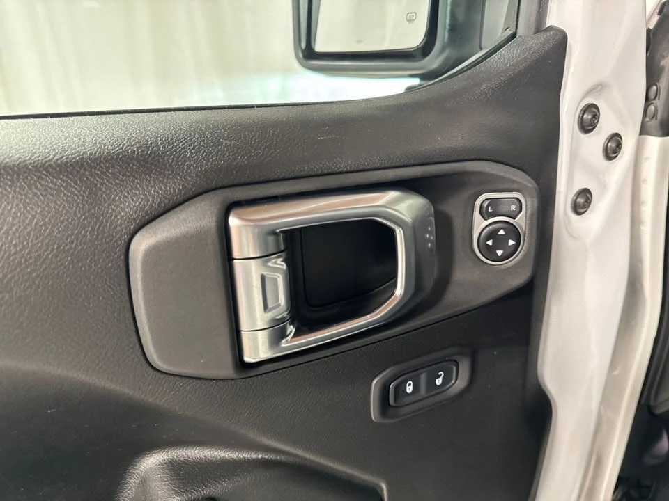 2026 Jeep JT Gladiator - Image 15 of 19