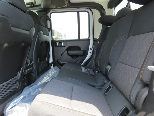 2026 Jeep JT Gladiator - Image 14 of 20
