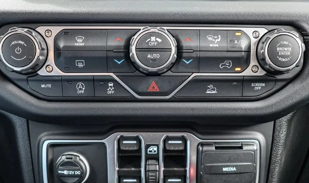 2026 Jeep JT Gladiator - Image 8 of 12