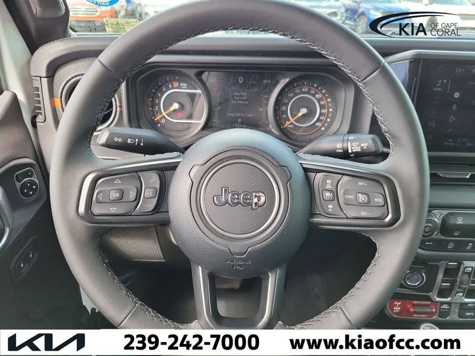 2026 Jeep JT Gladiator - Image 15 of 20