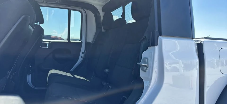 2026 Jeep JT Gladiator - Image 10 of 13