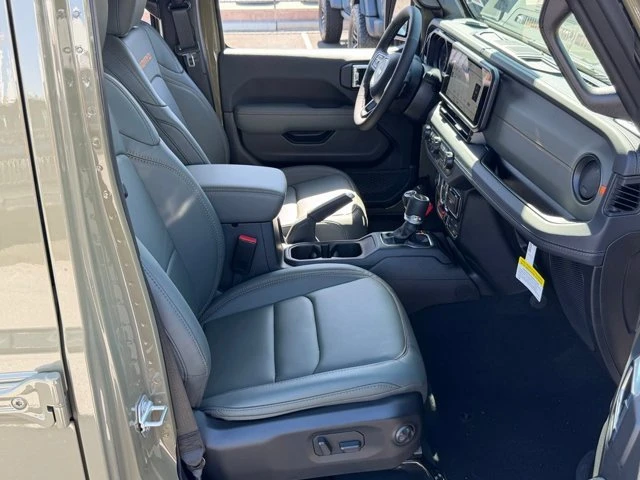 2026 Jeep JT Gladiator - Image 16 of 20