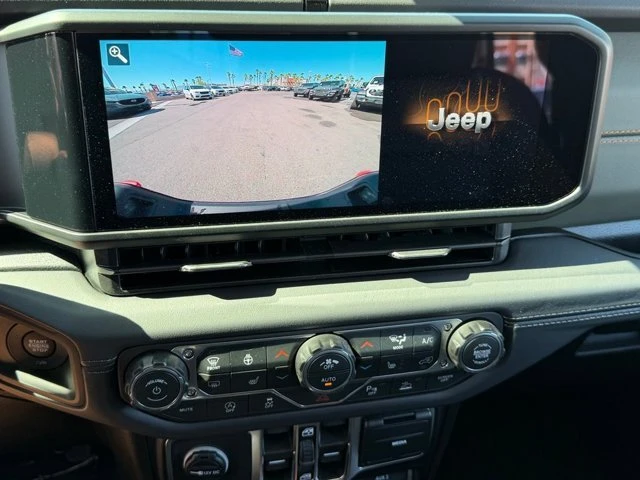 2026 Jeep JT Gladiator - Image 14 of 20