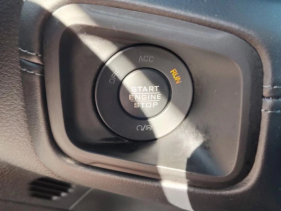 2026 Jeep JT Gladiator - Image 14 of 20
