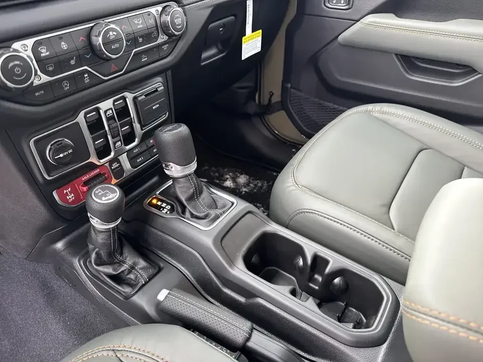 2026 Jeep JT Gladiator - Image 17 of 19