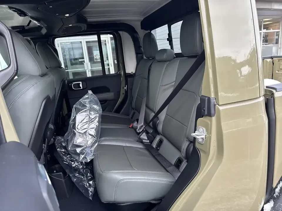2026 Jeep JT Gladiator - Image 18 of 19