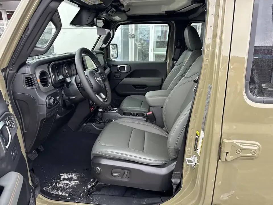 2026 Jeep JT Gladiator - Image 9 of 19