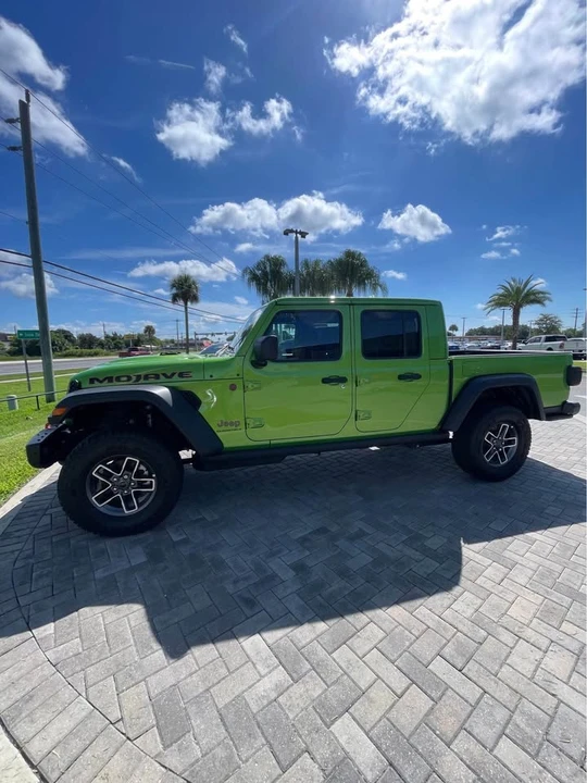 2026 Jeep JT Gladiator - Image 5 of 13