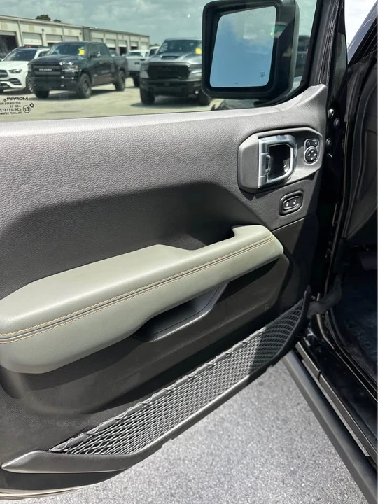 2026 Jeep JT Gladiator - Image 11 of 12