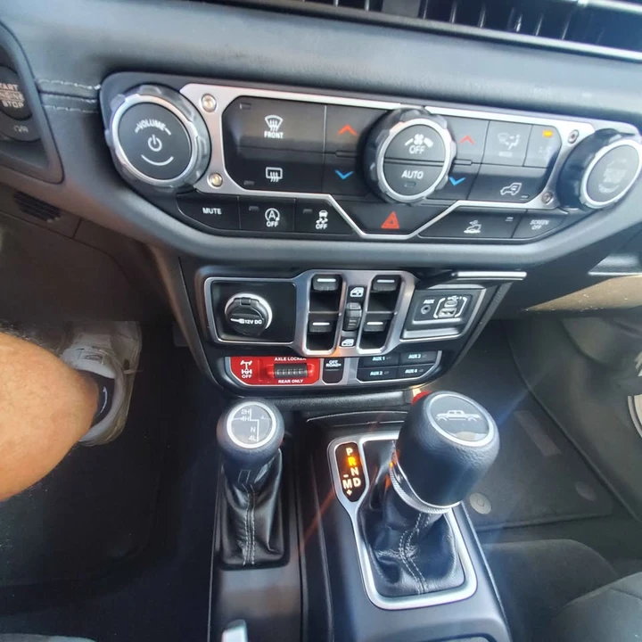 2026 Jeep JT Gladiator - Image 12 of 13