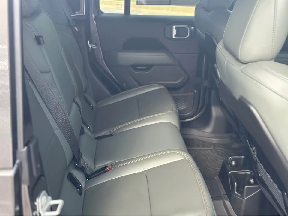 2026 Jeep JT Gladiator - Image 10 of 11