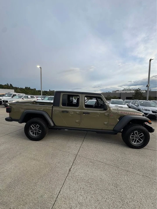 2026 Jeep JT Gladiator - Image 4 of 14