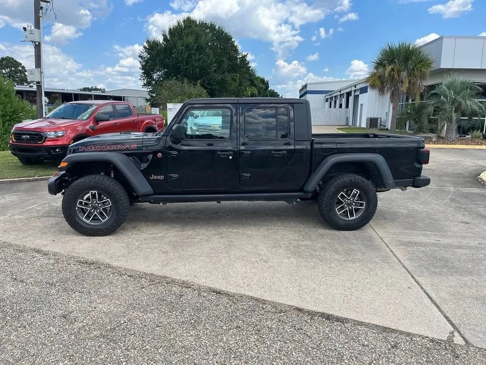 2026 Jeep JT Gladiator - Image 2 of 14