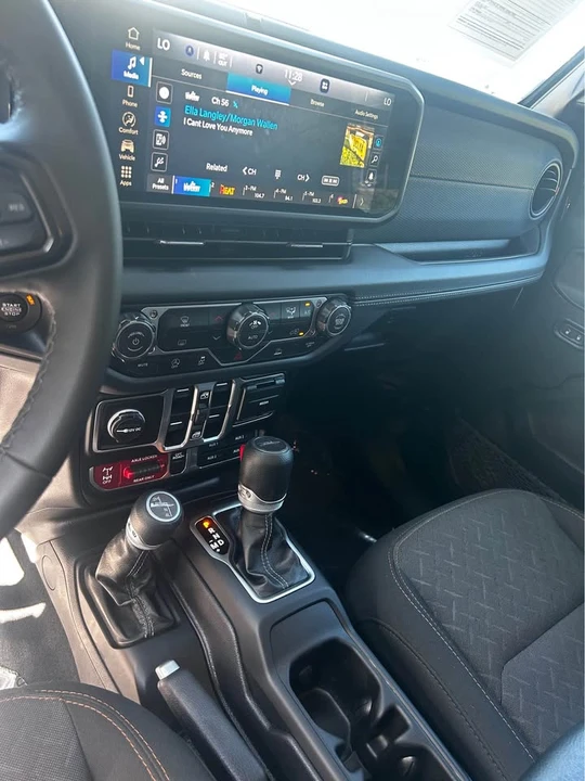 2026 Jeep JT Gladiator - Image 12 of 15