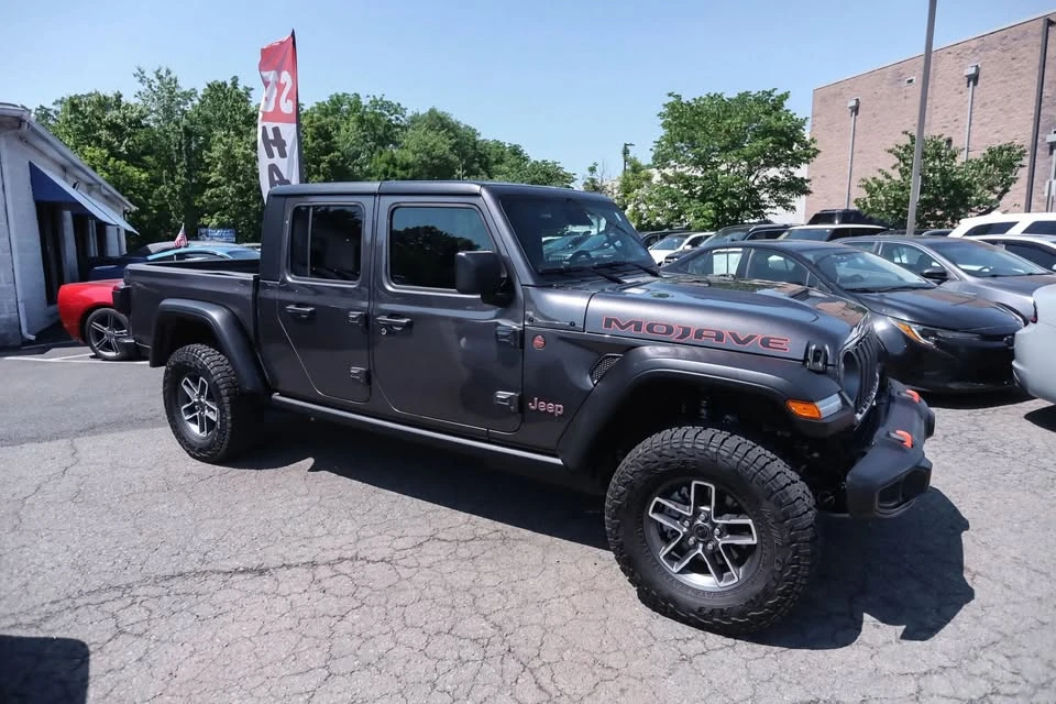 2026 Jeep JT Gladiator - Image 18 of 19