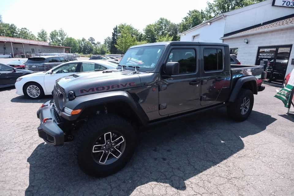 2026 Jeep JT Gladiator - Image 14 of 19