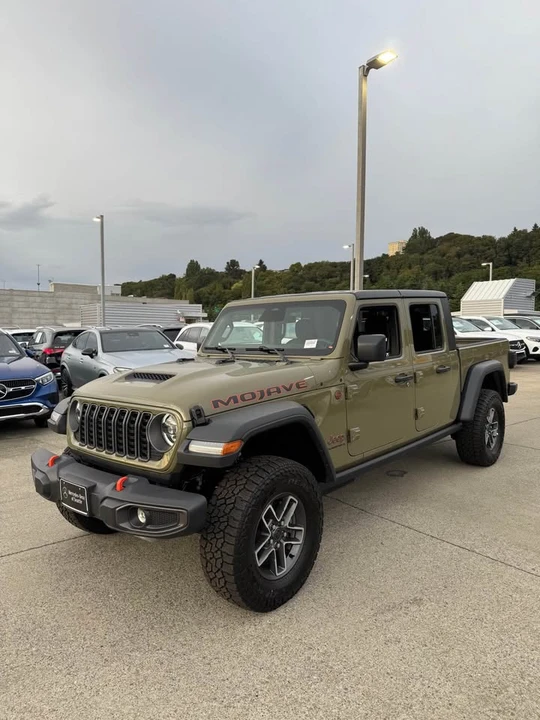 2026 Jeep JT Gladiator - Image 14 of 14