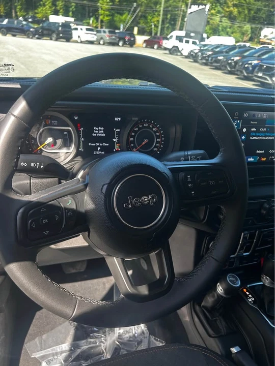 2026 Jeep JT Gladiator - Image 10 of 15
