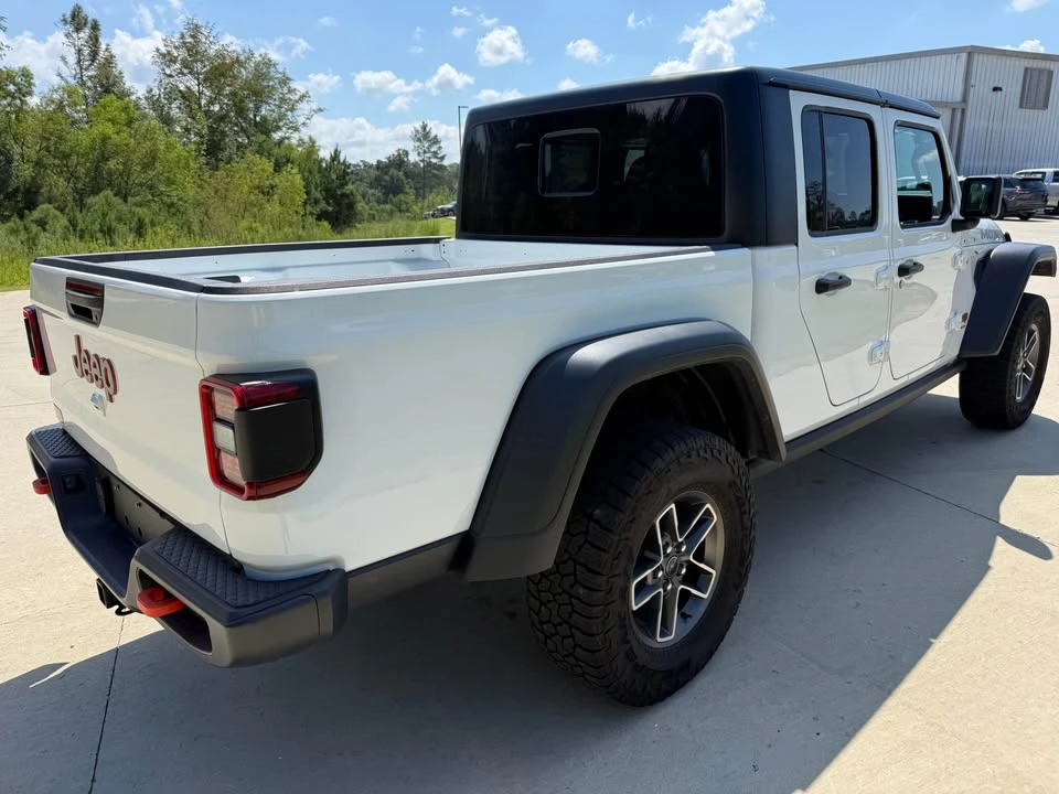 2026 Jeep JT Gladiator - Image 9 of 18
