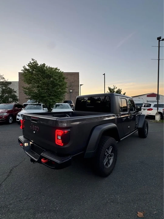 2026 Jeep JT Gladiator - Image 9 of 19