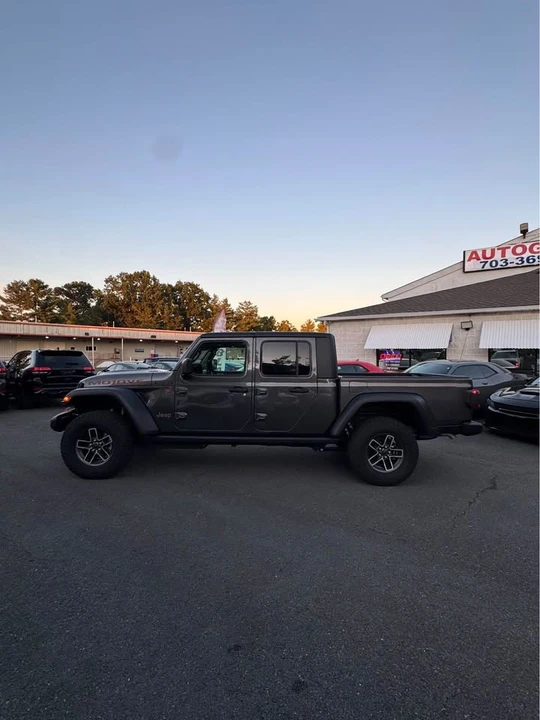 2026 Jeep JT Gladiator - Image 18 of 19