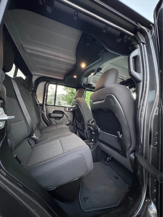 2026 Jeep JT Gladiator - Image 15 of 19