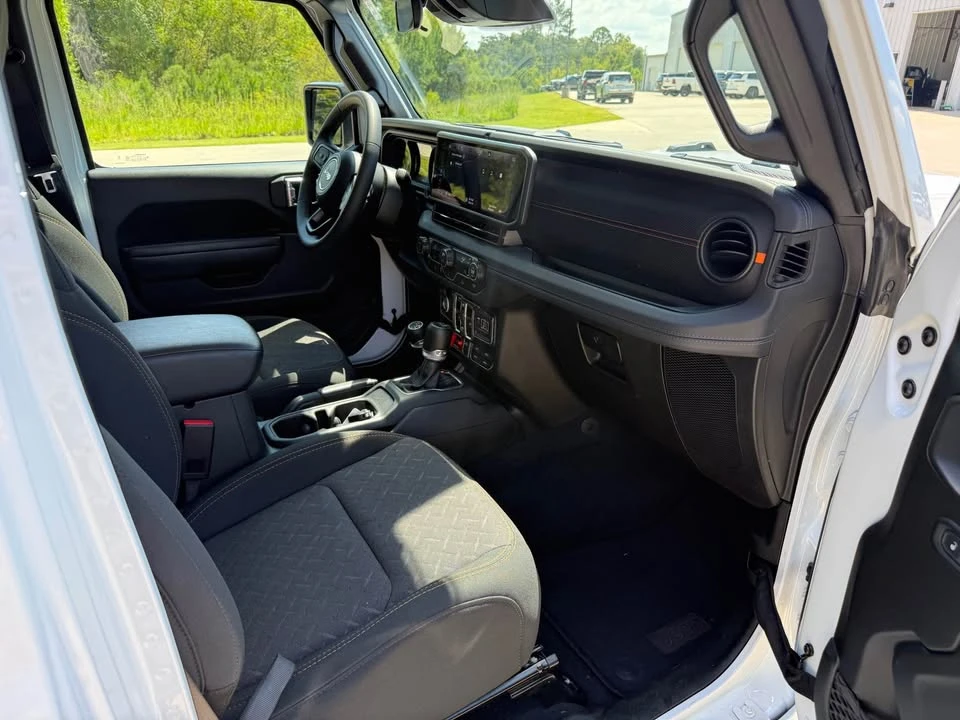 2026 Jeep JT Gladiator - Image 11 of 18