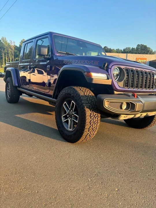2026 Jeep JT Gladiator - Image 5 of 14
