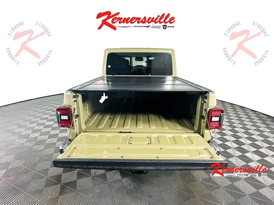 2026 Jeep JT Gladiator - Image 15 of 21