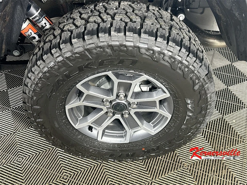 2026 Jeep JT Gladiator - Image 16 of 20