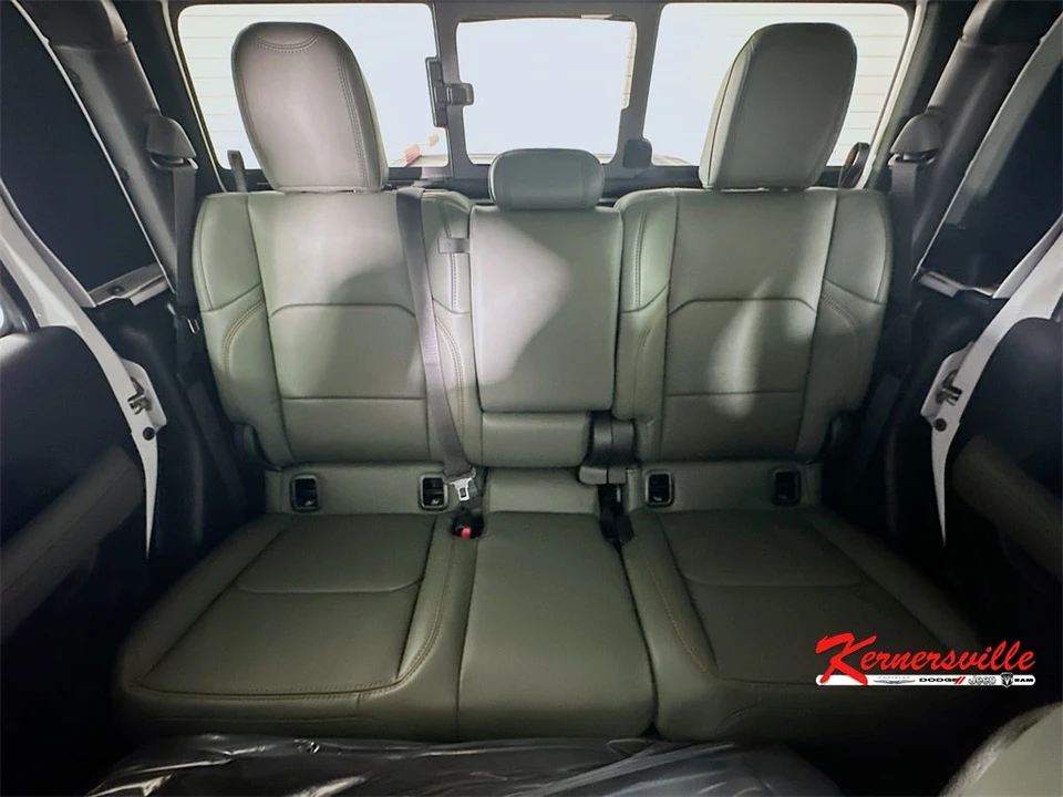 2026 Jeep JT Gladiator - Image 10 of 12