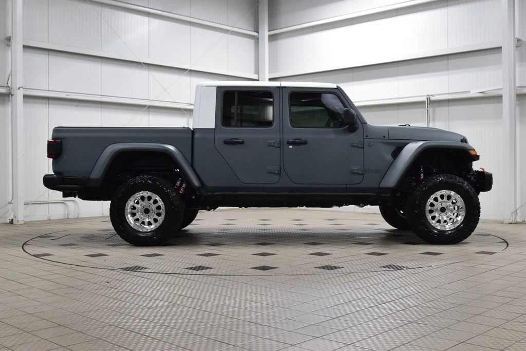 2026 Jeep JT Gladiator - Image 8 of 31