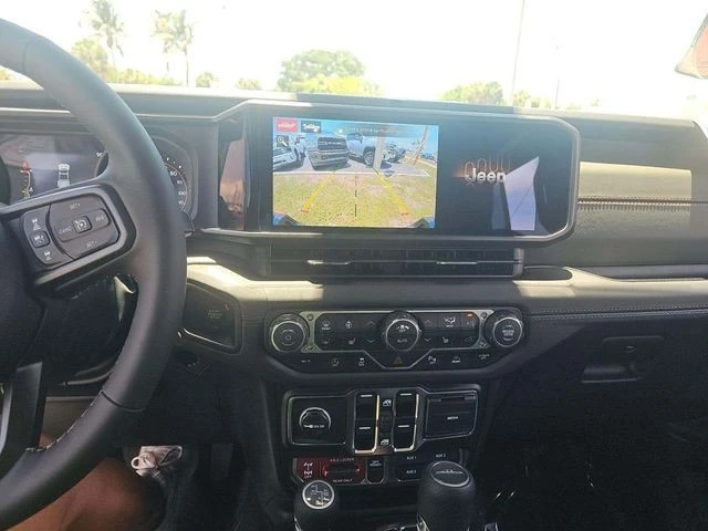 2026 Jeep JT Gladiator - Image 17 of 28