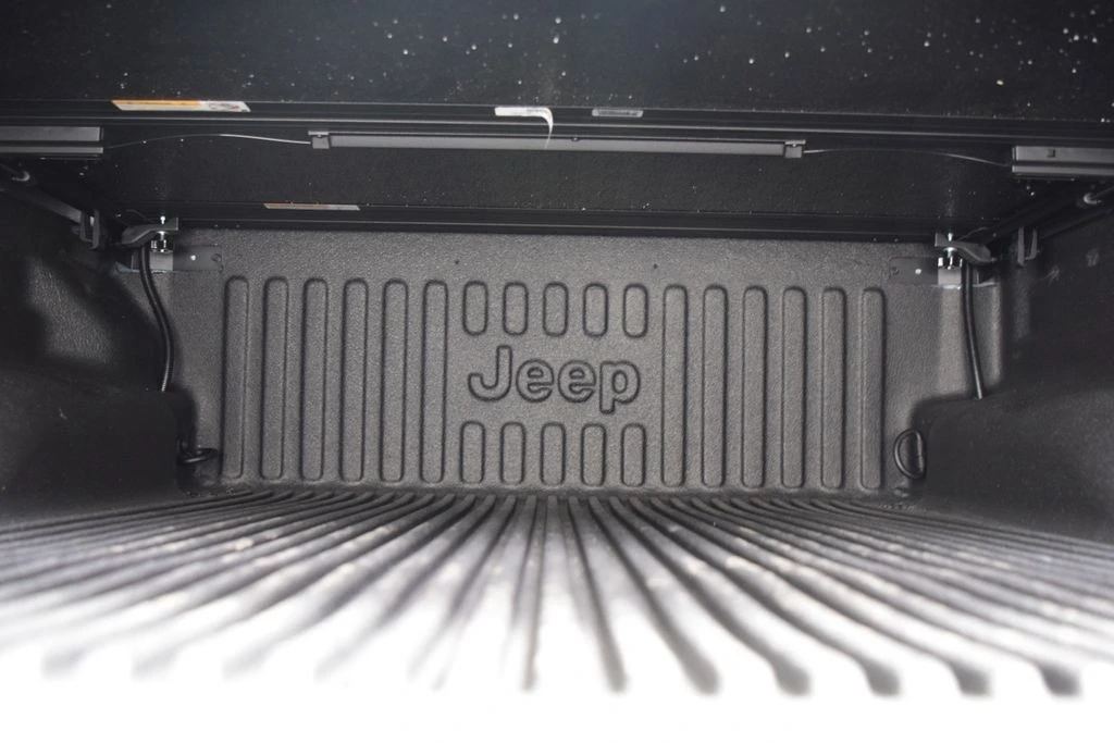 2026 Jeep JT Gladiator - Image 23 of 31