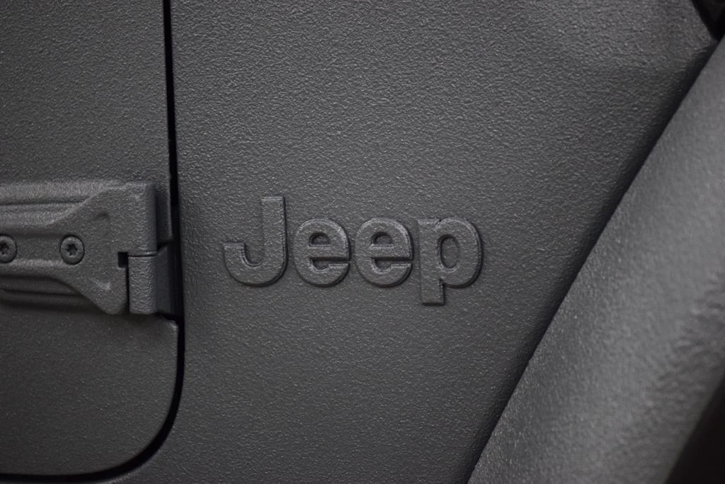 2026 Jeep JT Gladiator - Image 15 of 31