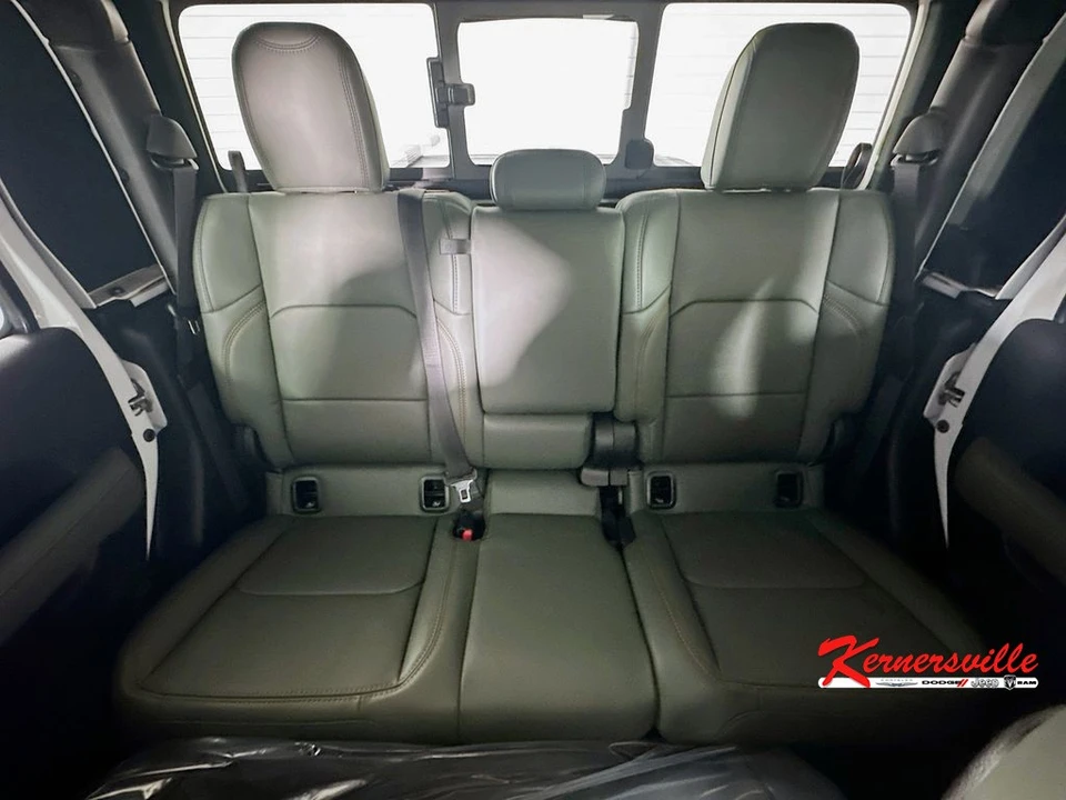 2026 Jeep JT Gladiator - Image 10 of 12