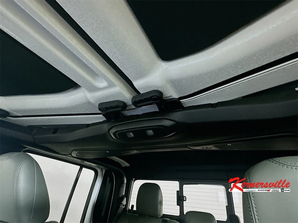 2026 Jeep JT Gladiator - Image 14 of 21