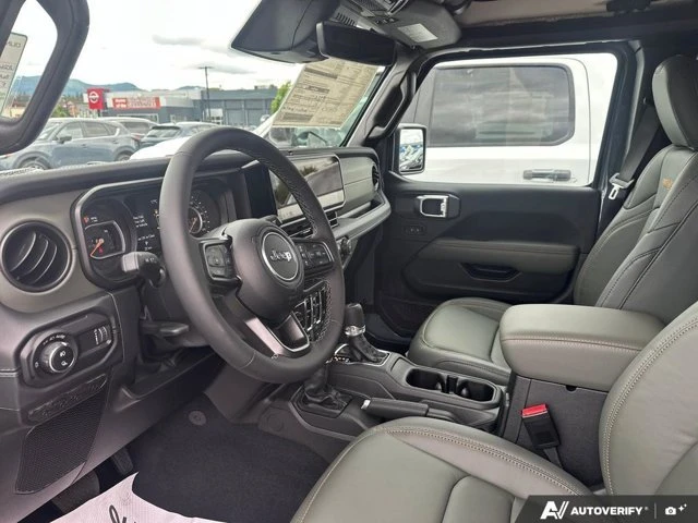 2026 Jeep JT Gladiator - Image 13 of 20