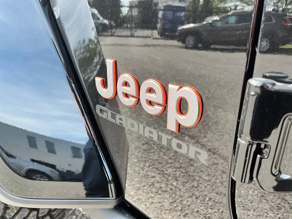 2026 Jeep JT Gladiator - Image 8 of 20
