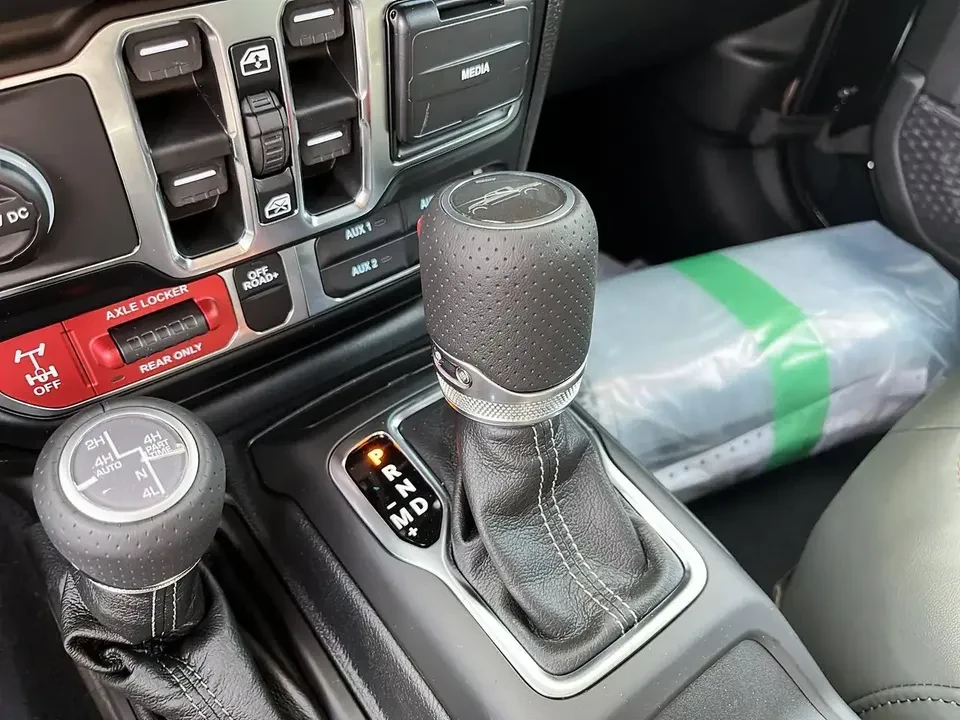 2026 Jeep JT Gladiator - Image 18 of 20
