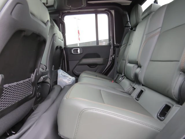 2026 Jeep JT Gladiator - Image 14 of 20