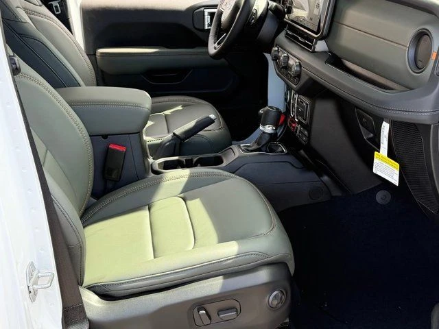 2026 Jeep JT Gladiator - Image 18 of 20