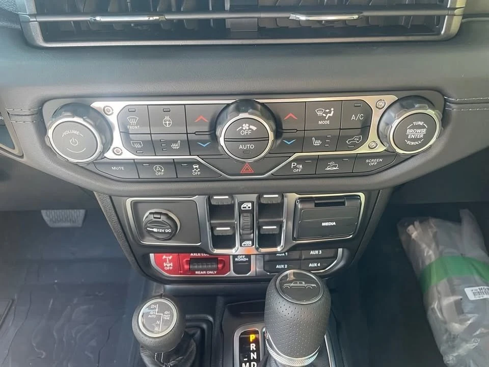 2026 Jeep JT Gladiator - Image 19 of 20