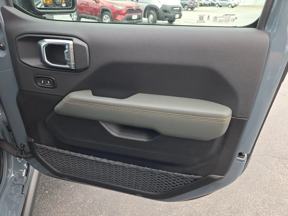 2026 Jeep JT Gladiator - Image 14 of 20