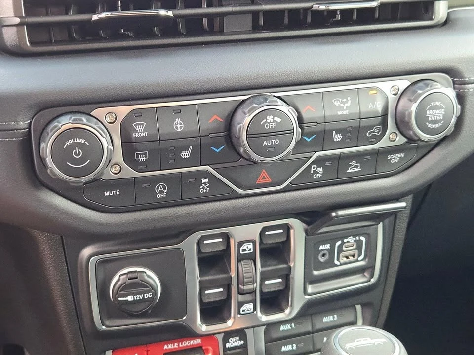 2026 Jeep JT Gladiator - Image 10 of 20