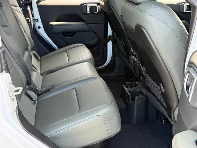 2026 Jeep JT Gladiator - Image 17 of 20