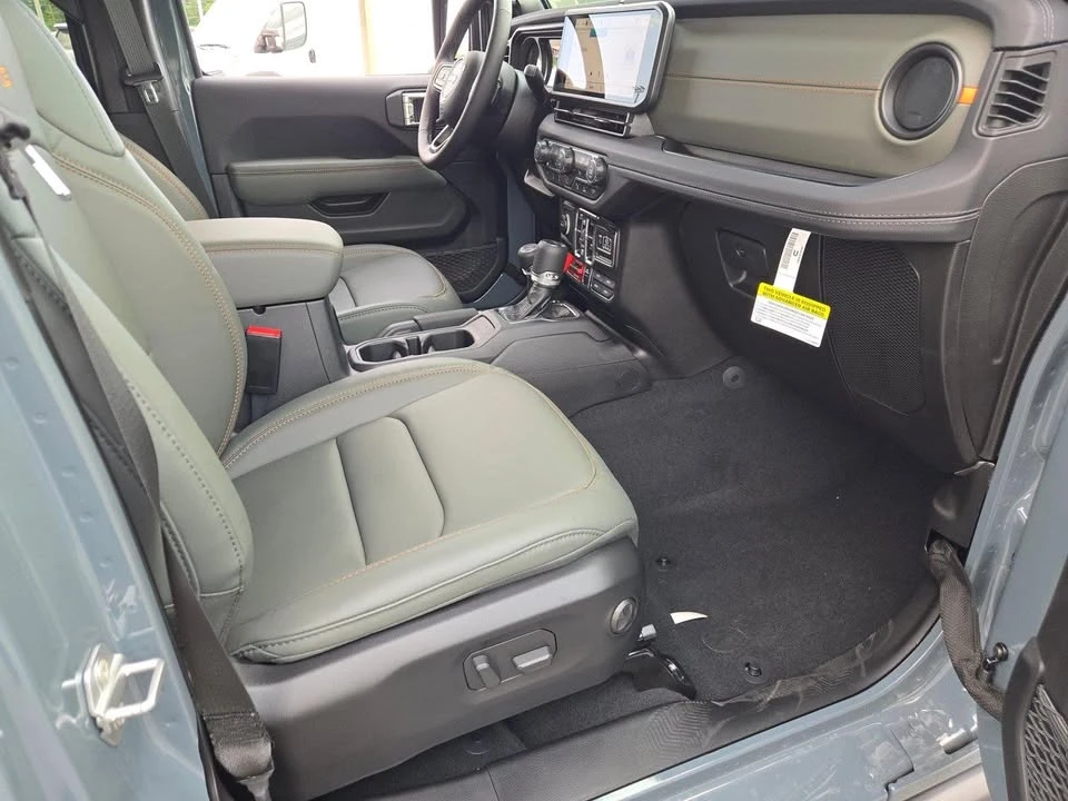 2026 Jeep JT Gladiator - Image 15 of 20